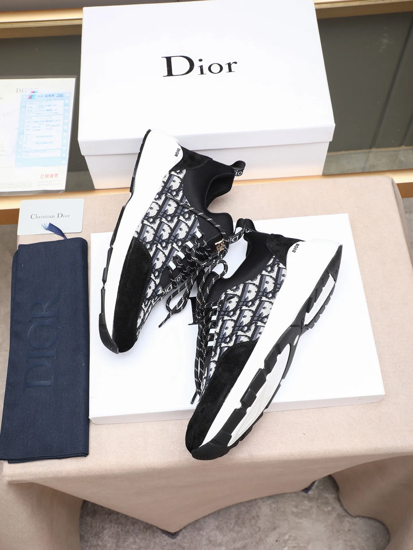 Men's shoes 💰440 💰Dior [Dior] 😘😘High-end series of casual men's shoes, simple and elegant👍👍👍The upper is made of first-layer genuine leather spliced ​​with Dior's special material [sun][sun]; imported first-layer sheepskin lining; special outsole, wear-resistant, lightweight, the overall design is harmonious and unified without lacking personality 👣🌟✨You deserve it! 3 colors😍Sizes 38~44. (45 custom-made) The picture above is a big seller🔥🔥🔥